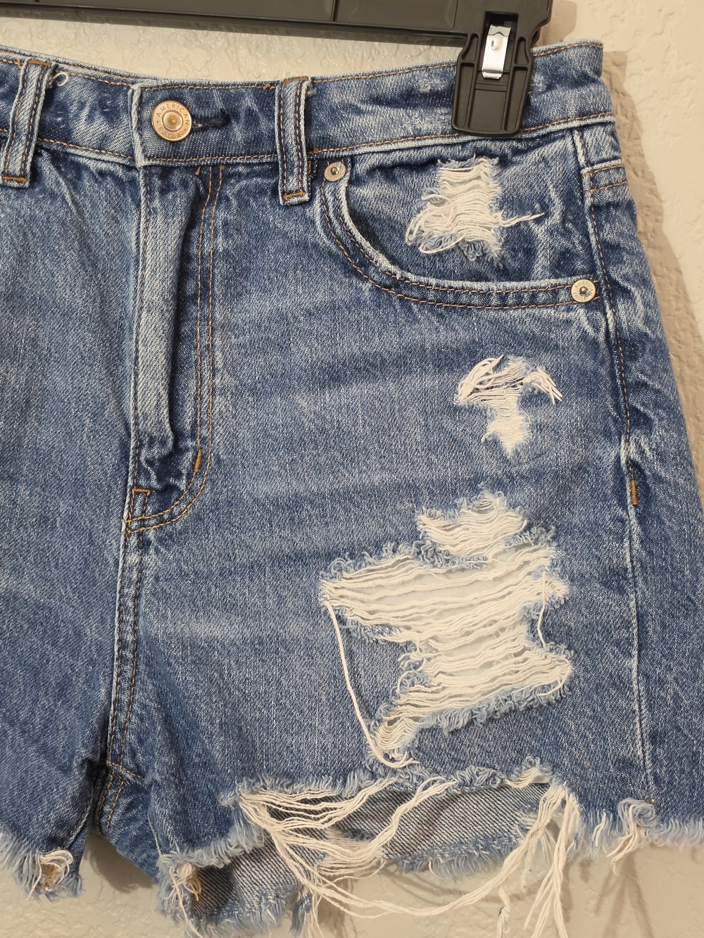American Eagle Distressed Mom Short Medium Wash Denim Cutoff Womens Size 2 - Picture 2 of 9